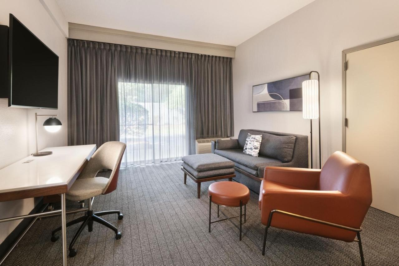 Hotel Courtyard By Marriott Burlington Exterior foto