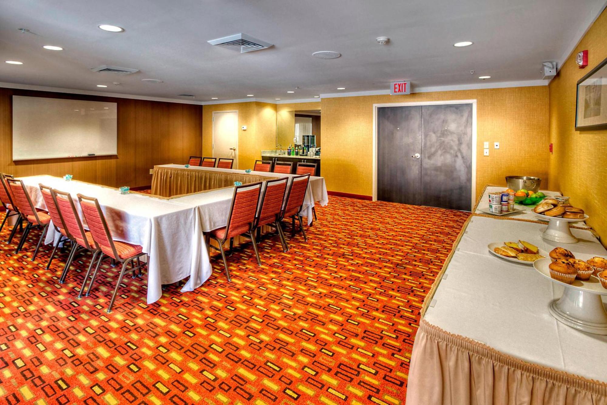 Hotel Courtyard By Marriott Burlington Exterior foto